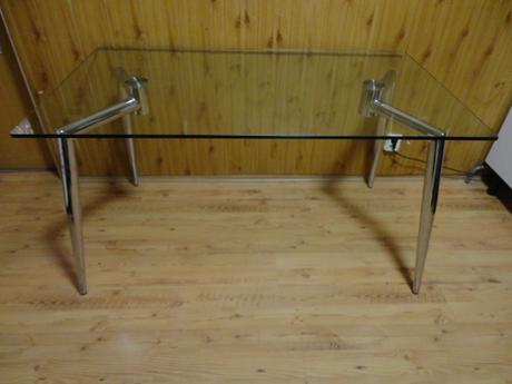 Sklenený jedálenský stôl, 