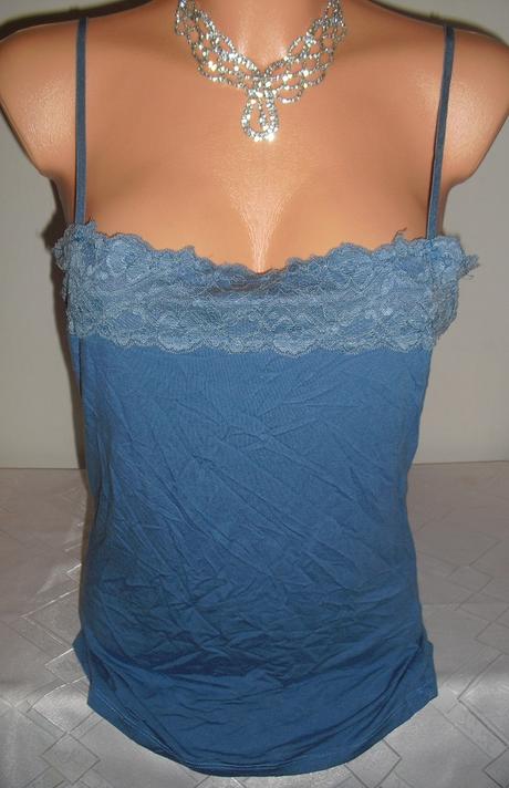 Modry topik s krajkami, l