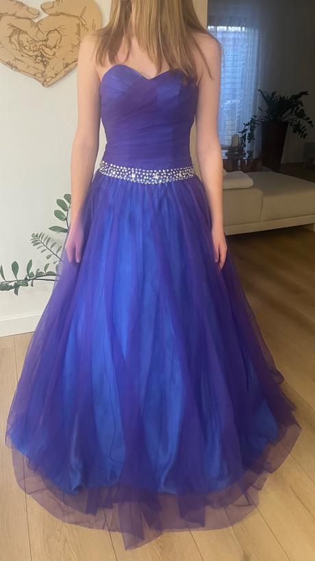 Spoločenské šaty, 36