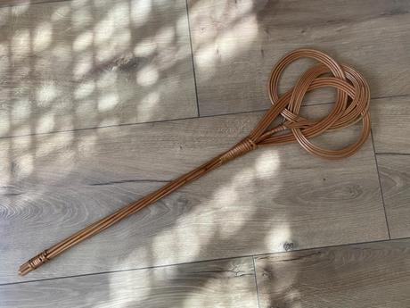 Prútený trepák na koberce, 