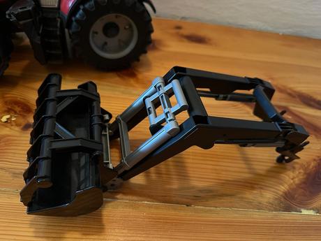 Bruder traktor s predným nakladačom, 