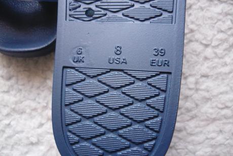 Nové kúpeľové šlapky, 39