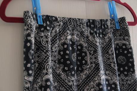 Tmavo modrá sukňa s, s