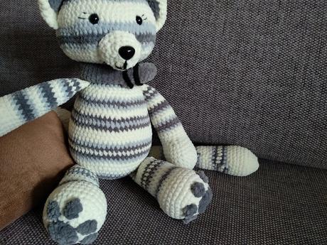 Háčkovaná mačka, 