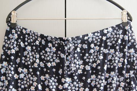 Tmavo modrá kvietkovaná sukňa xl, xl