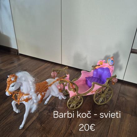 Koč a koňom pre barbie svieti,