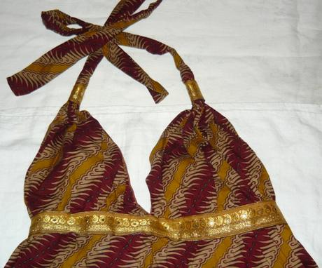 Sexi šaty so zlatou stuhou, s