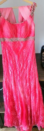 Dlhé spoločenské šaty, 40