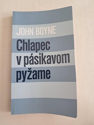 Chlapec v pásikavom pyžame, 