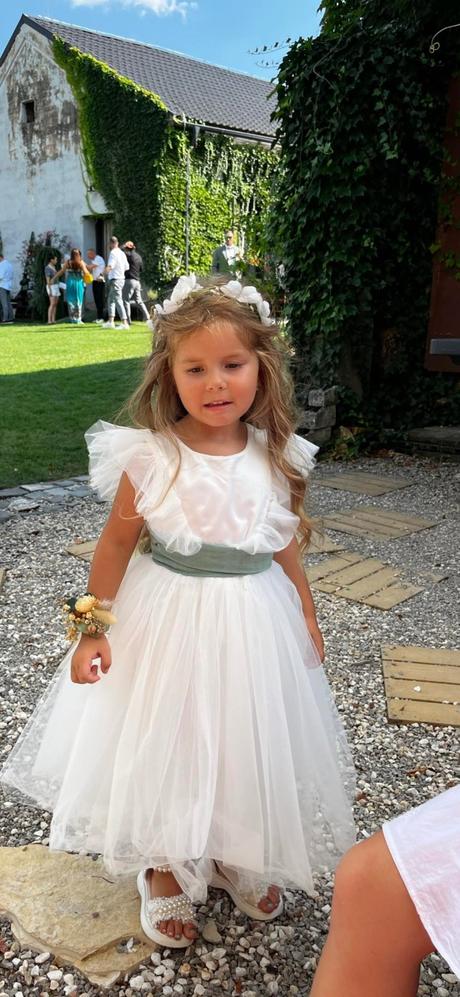 Šaty pre družičku, 104