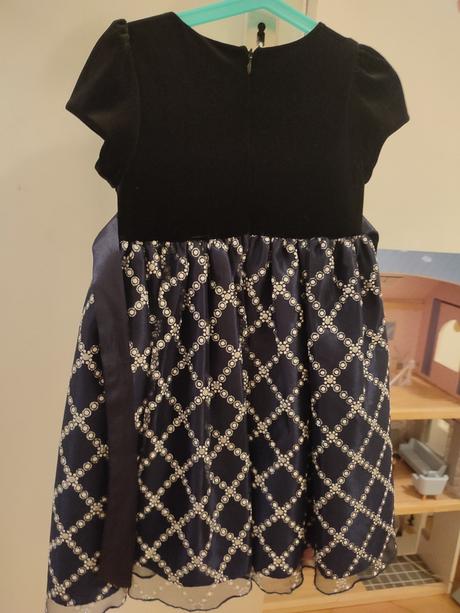 Sviatočné šaty, 110