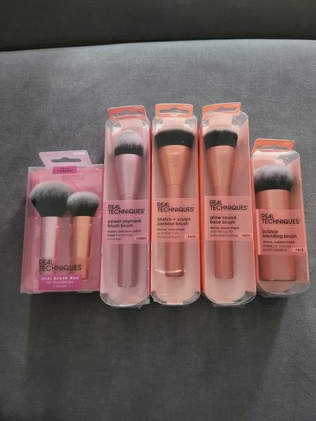 Štetce na makeup real techniques, 