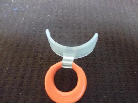 Pomôcka na odnaúčanie od cmuľania palca,