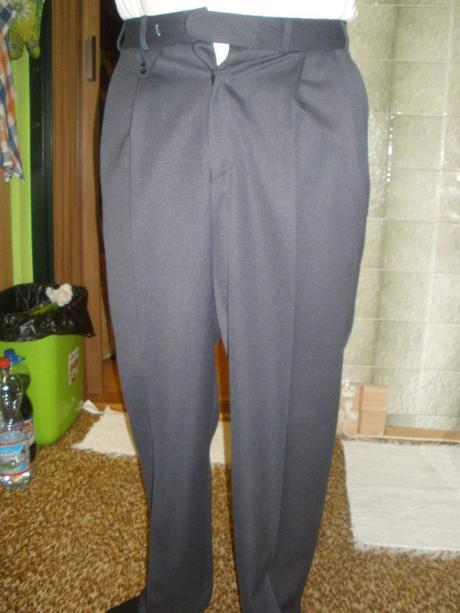 Oblekove nohavice, 44