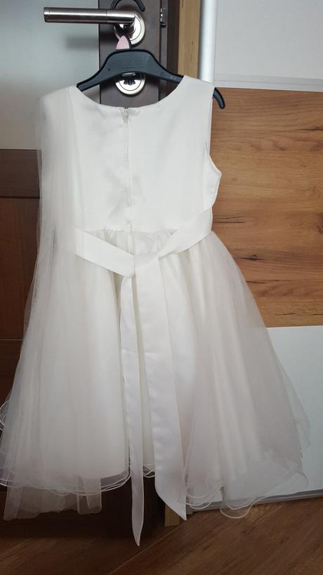 Rozkošne šaty, 122