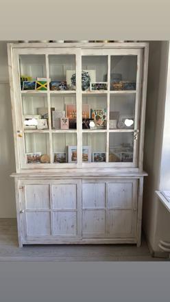 Knižnica/ vitrína, 