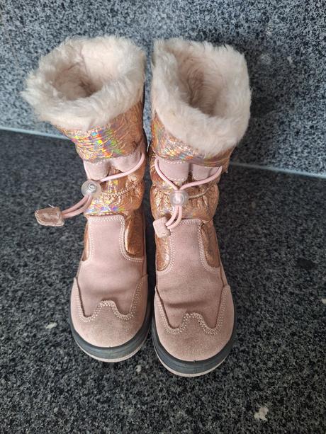 Nepremokavé čižmi, 28