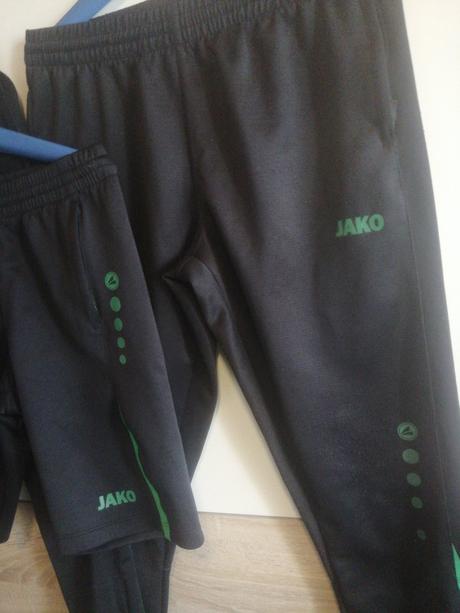 2 teplaky  tricko kratasy, 158