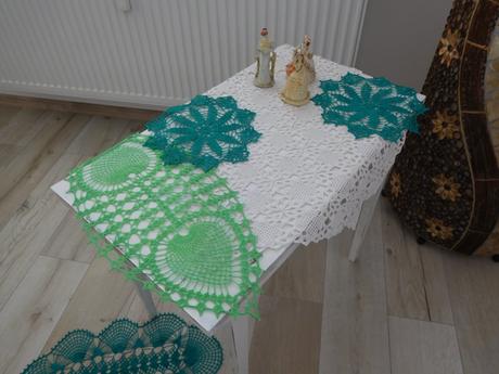 Do zelena a biela háčkované, 