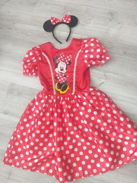 Kostym č. 134 minie,