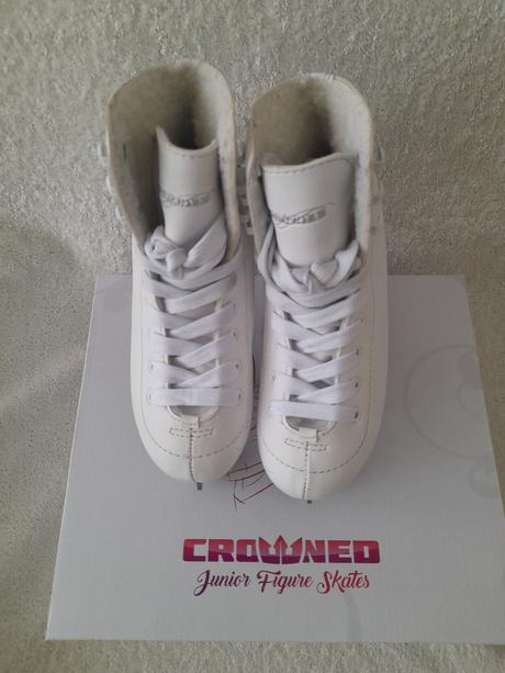 Korčule dievčenské beľ. 32, crowned,32