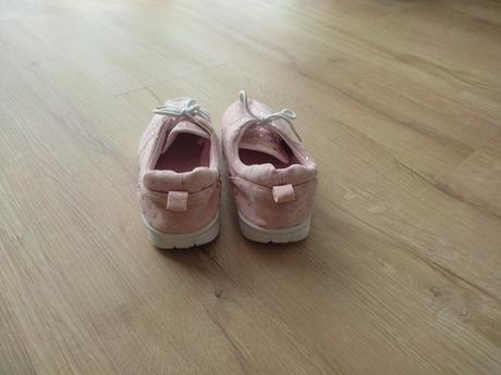 Ružové tenisky, 37