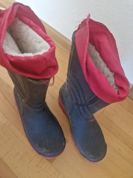 Gumáky, 34