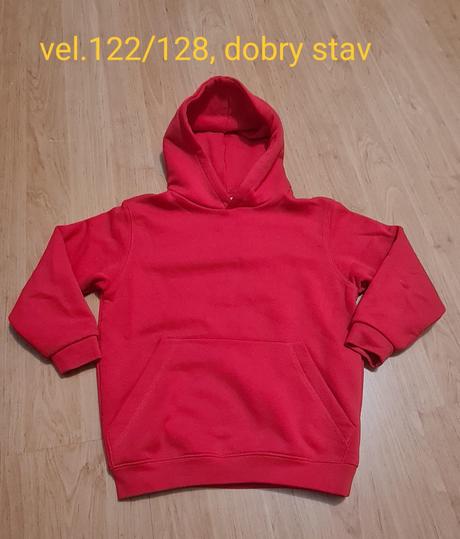 Červená mikina s kapucňou, 122