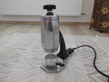 Art deco maďarský ftm unipress chrómový, bakelitov,