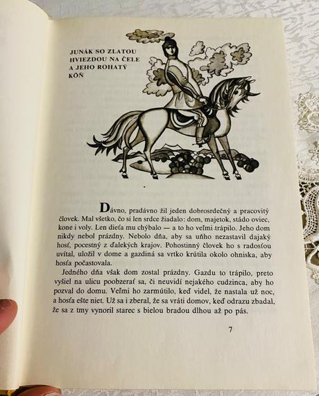 Knižka drevenný trón bulharské rozprávky retro,