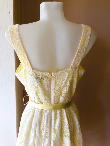 Krasne cipkovane saty jessica howard, m