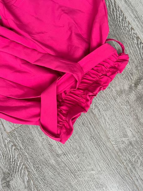 Ruzove kratasky, 140