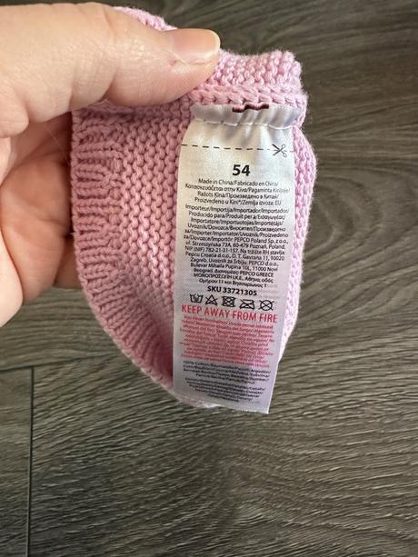 Krasna ciapka s kvetom, 54