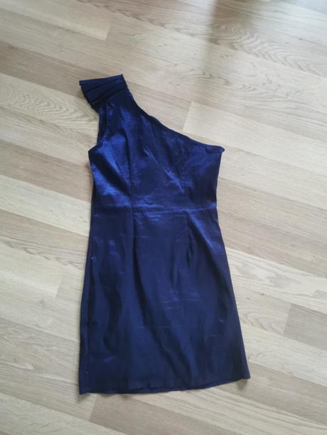 Tmavomodre šaty s perleťovým odleskom, l