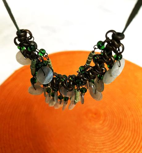 Perleťový náhrdelník, 