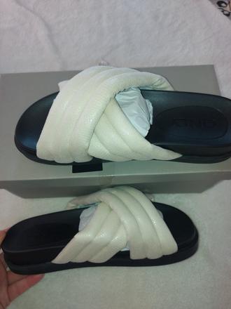 Only slapky, 36 / 38