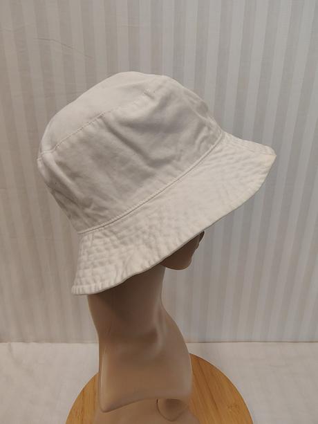 Biely klobúk s modrým nápisom oshkosh, č.604, oshkosh