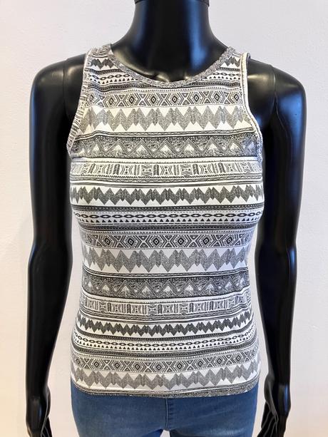 Čiernobiely top (s), clockhouse,s