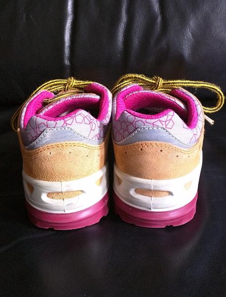 Dievcenske outdoorove / turisticke topanky lowa, 37