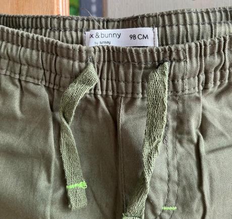 Letný set khaki kraťasy a dinosaurus tričko, sinsay,98