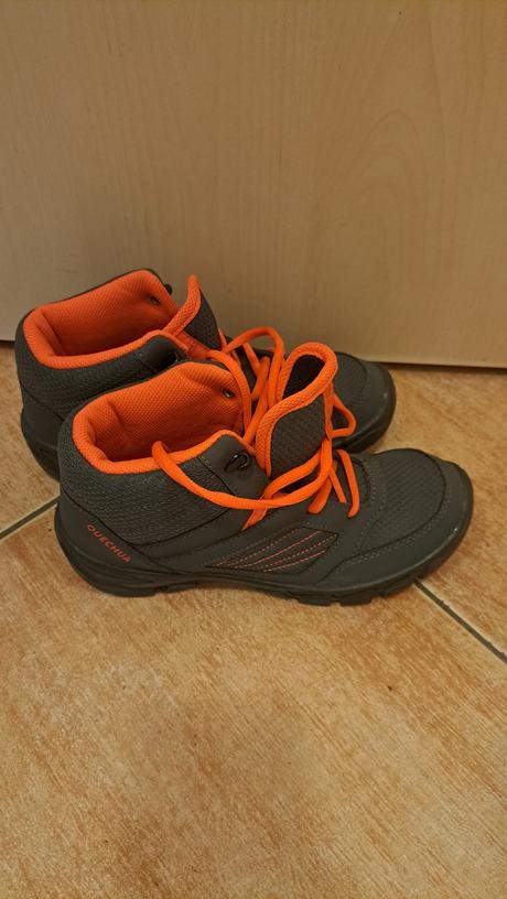 Dievcenske turisticke topanky quechua, 36