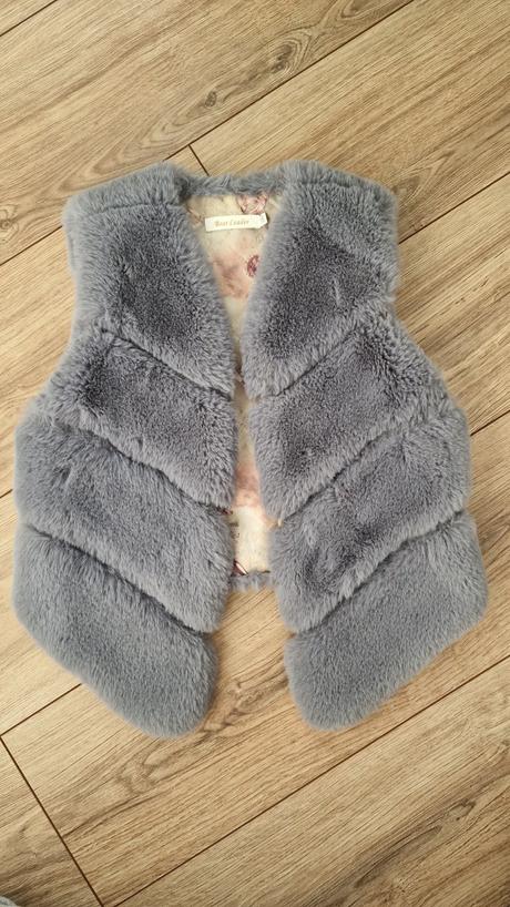 Vesta kožušinová, 128