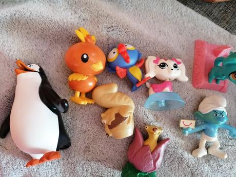 Postavičky mačka,šmolko,vtačiky,včielky,, 