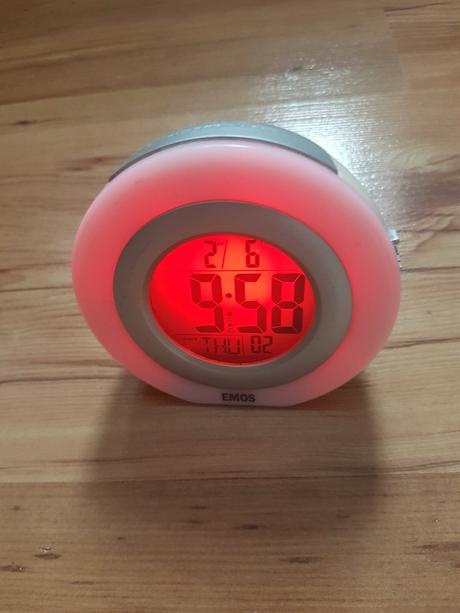 Budík/hodiny menia farbu, 