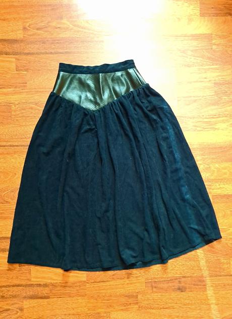 Štýlová sukňa 2x oblečená, s