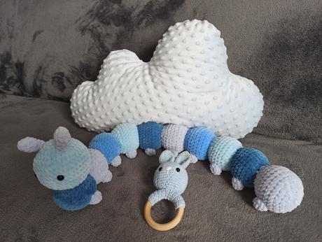 Vankúšik, húsenica, hrkálka, 