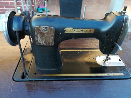 Predám starý šijací stroj minerva 122, 