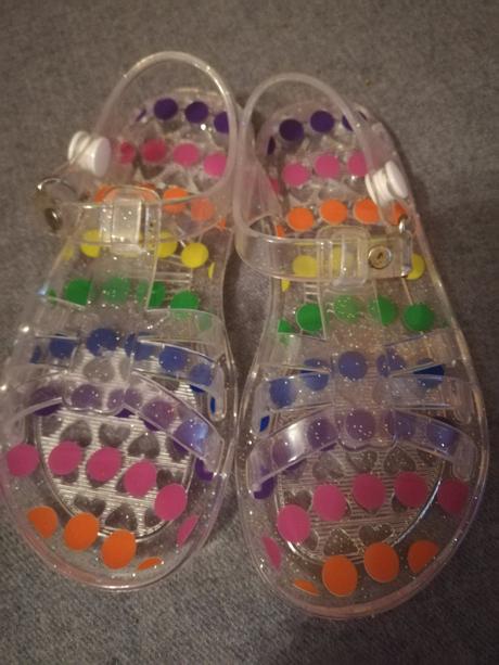 Priesvitne sandalky, 27