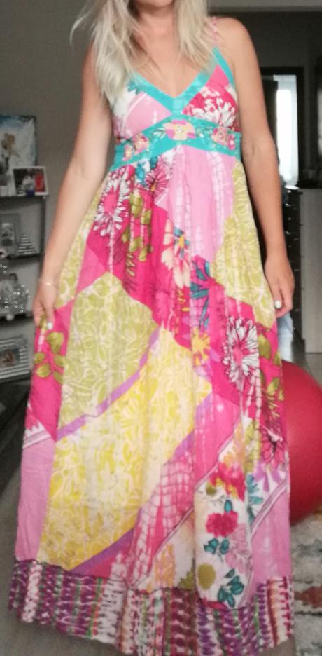 Nádherné farebné šaty, s