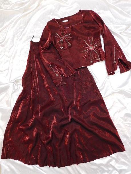 Velmi pekny spolocensky kostym, 36